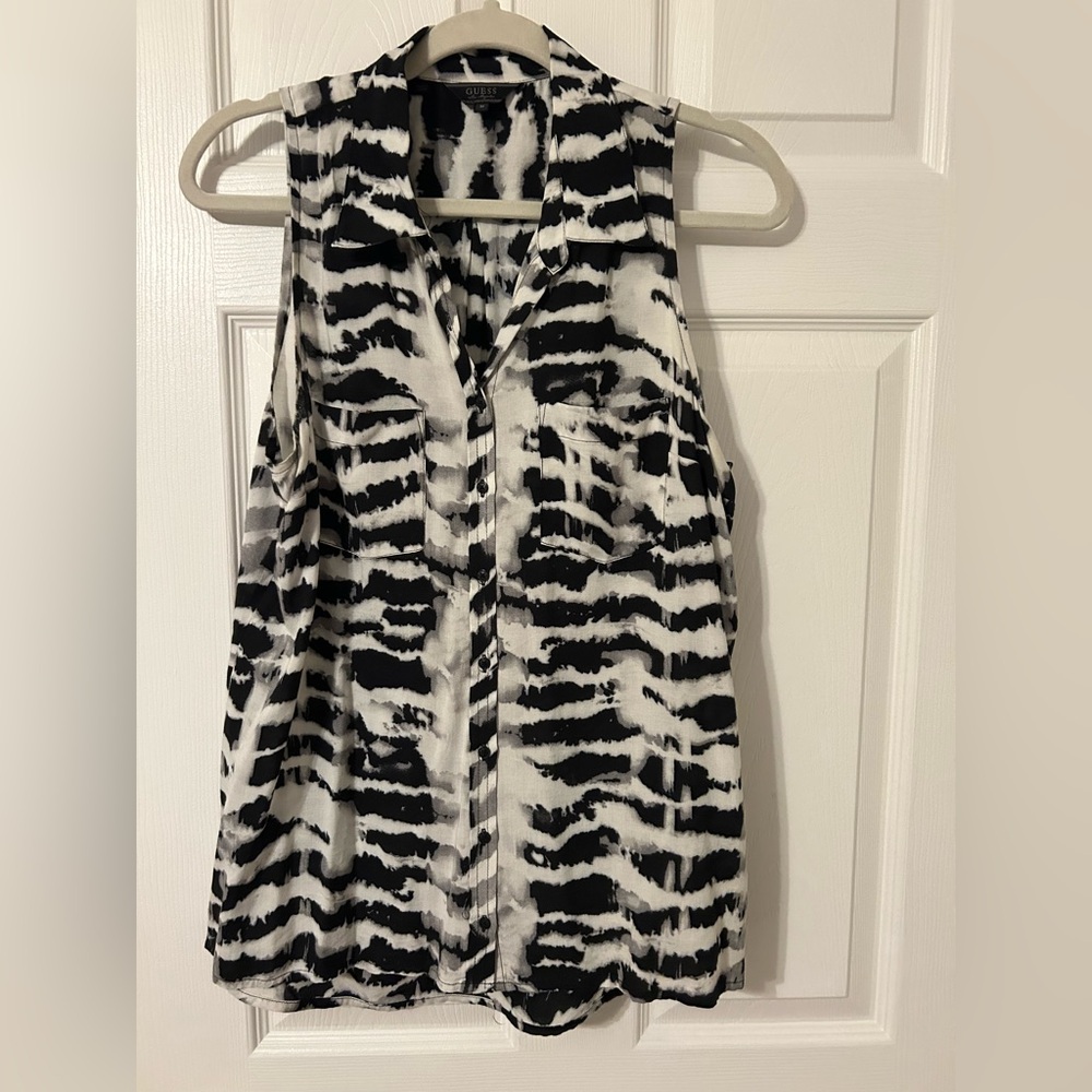 Guess Monochrome Patterned Top